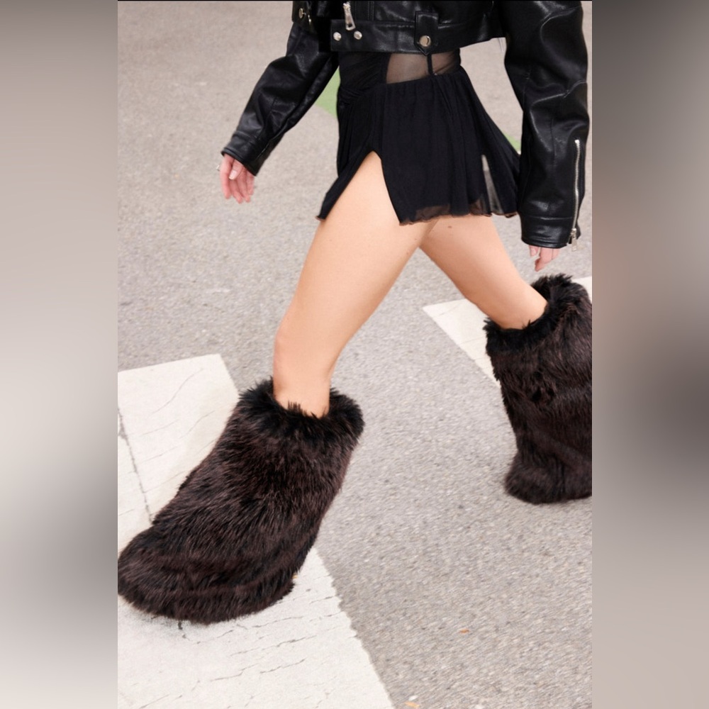 AKIRA Black Textured Sole Boots